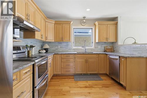901 9Th Street E, Saskatoon, SK - Indoor Photo Showing Kitchen