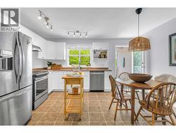 Bright and updated kitchen - 