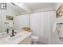Main full bathroom - 