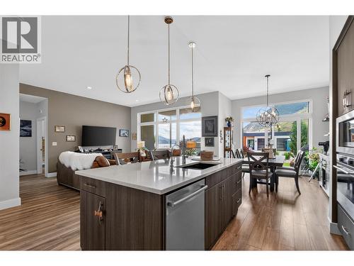 121 Ridge Park, Penticton, BC - Indoor Photo Showing Kitchen With Double Sink With Upgraded Kitchen