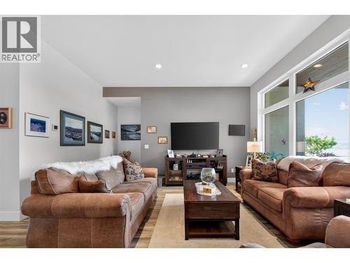 121 Ridge Park, Penticton, BC - Indoor Photo Showing Living Room