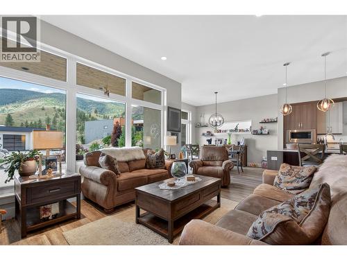 121 Ridge Park, Penticton, BC - Indoor Photo Showing Living Room