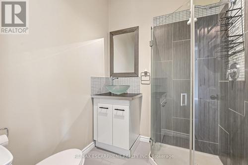 192 Catharine Street, Hamilton, ON - Indoor Photo Showing Bathroom