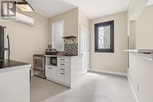 192 Catharine Street, Hamilton, ON - Indoor Photo Showing Kitchen