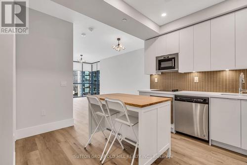 401 - 2916 Highway 7, Vaughan, ON 