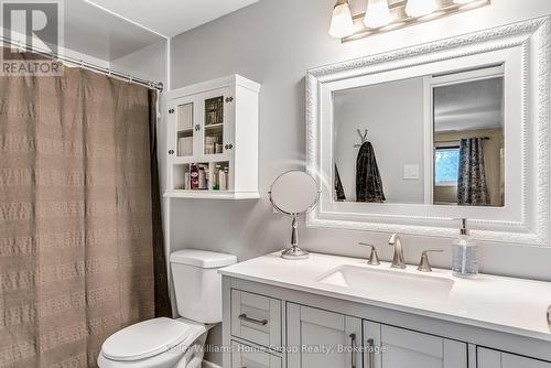 119 - 49 Rhonda Road, Guelph (Willow West/Sugarbush/West Acres), ON - Indoor Photo Showing Bathroom
