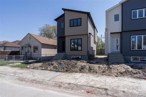 7 Juba St, Winnipeg, MB 