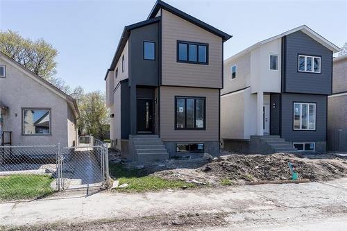 7 Juba St, Winnipeg, MB 