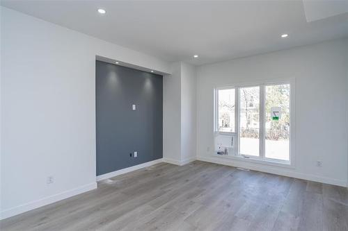 7 Juba St, Winnipeg, MB 