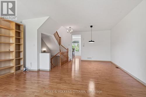 27 Briarway Private, Ottawa, ON - Indoor Photo Showing Other Room