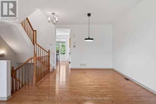 27 Briarway Private, Ottawa, ON - Indoor Photo Showing Other Room