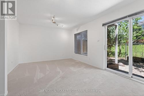 27 Briarway Private, Ottawa, ON - Indoor Photo Showing Other Room