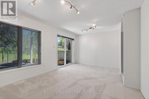 27 Briarway Private, Ottawa, ON - Indoor Photo Showing Other Room