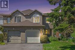 176 HUNTERSWOOD CRESCENT  Ottawa, ON K1G 5V8