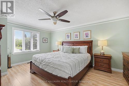 176 Hunterswood Crescent, Ottawa, ON - Indoor Photo Showing Bedroom