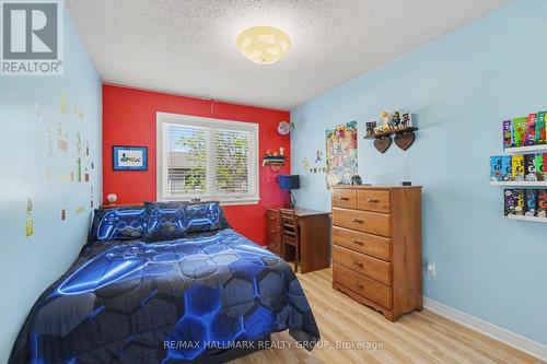 176 Hunterswood Crescent, Ottawa, ON - Indoor Photo Showing Bedroom