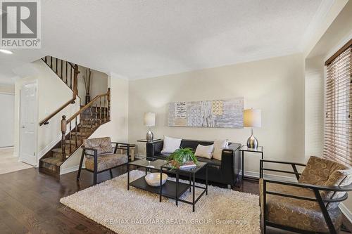 176 Hunterswood Crescent, Ottawa, ON - Indoor Photo Showing Living Room