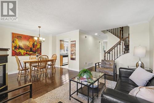 176 Hunterswood Crescent, Ottawa, ON - Indoor Photo Showing Living Room