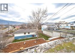 Yard with retaining wall - 