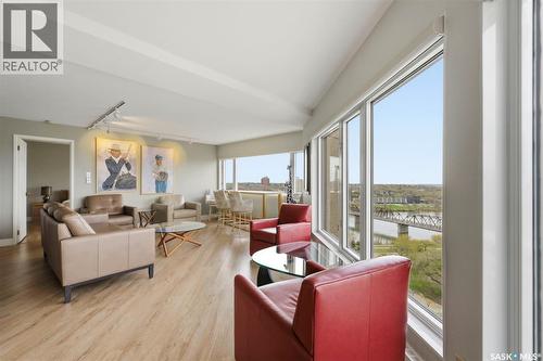 1670 424 Spadina Crescent E, Saskatoon, SK - Indoor Photo Showing Living Room