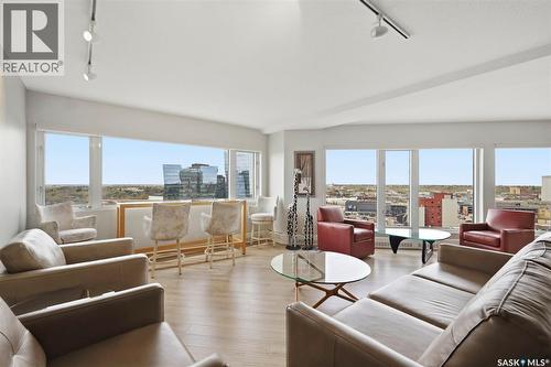 1670 424 Spadina Crescent E, Saskatoon, SK - Indoor Photo Showing Living Room