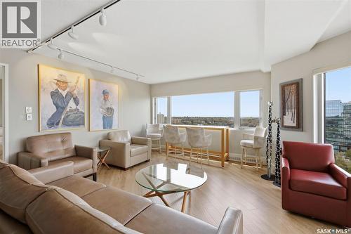 1670 424 Spadina Crescent E, Saskatoon, SK - Indoor Photo Showing Living Room