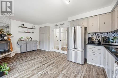 37 Solway Avenue, Brampton, ON - Indoor Photo Showing Kitchen