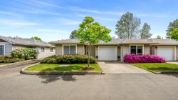 5-1050 8th St Courtenay, BC V9N 4A5