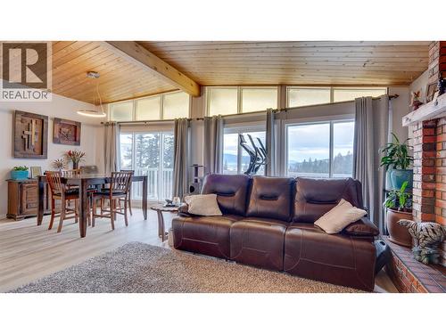48 Stroulger Road, Enderby, BC - Indoor Photo Showing Living Room