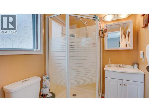 48 Stroulger Road, Enderby, BC - Indoor Photo Showing Bathroom
