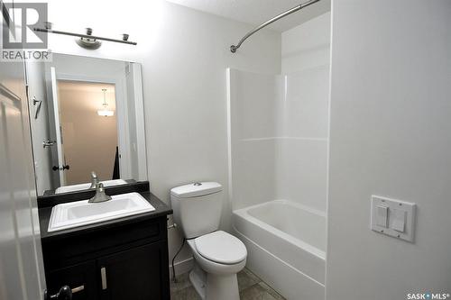 242 Geary Crescent, Saskatoon, SK - Indoor Photo Showing Bathroom