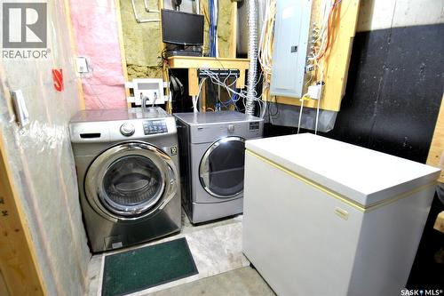 242 Geary Crescent, Saskatoon, SK - Indoor Photo Showing Laundry Room