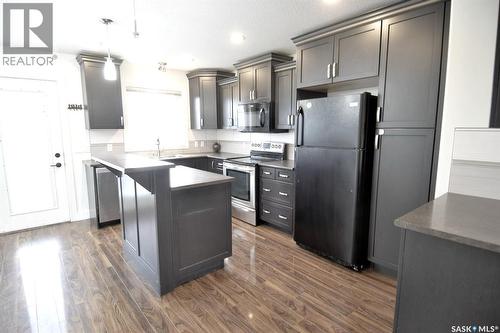 242 Geary Crescent, Saskatoon, SK - Indoor Photo Showing Kitchen With Upgraded Kitchen