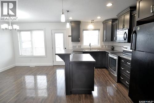 242 Geary Crescent, Saskatoon, SK - Indoor Photo Showing Kitchen