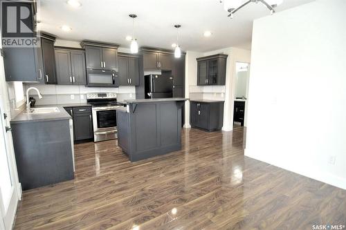 242 Geary Crescent, Saskatoon, SK - Indoor Photo Showing Kitchen With Upgraded Kitchen