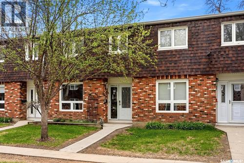 35 Spruceview Road, Regina, SK - Outdoor With Facade