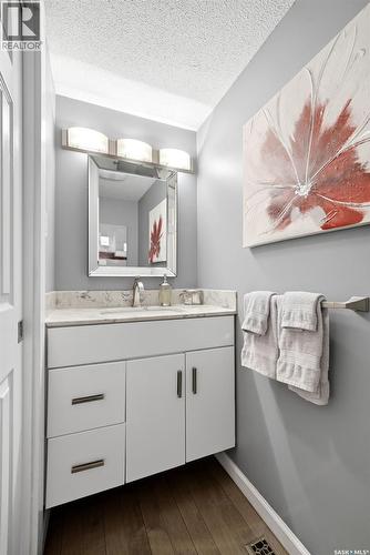 35 Spruceview Road, Regina, SK - Indoor Photo Showing Bathroom