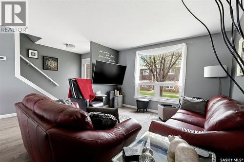 35 Spruceview Road, Regina, SK - Indoor Photo Showing Living Room