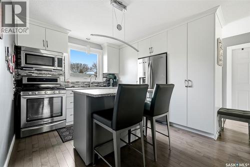 35 Spruceview Road, Regina, SK - Indoor Photo Showing Kitchen