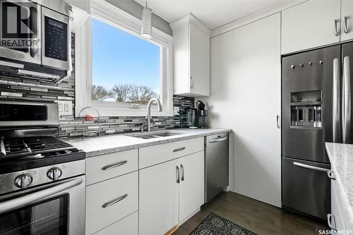 35 Spruceview Road, Regina, SK - Indoor Photo Showing Kitchen With Double Sink