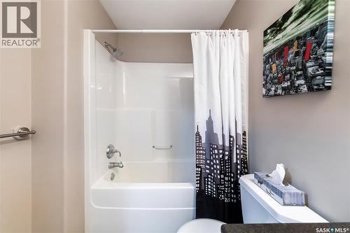 2 547 East Hampton Boulevard, Saskatoon, SK - Indoor Photo Showing Bathroom