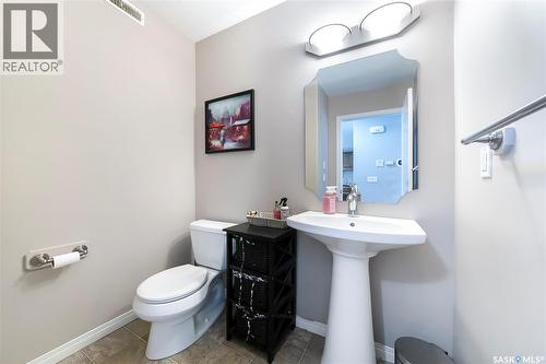 2 547 East Hampton Boulevard, Saskatoon, SK - Indoor Photo Showing Bathroom