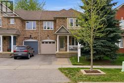 726 CRAIGHURST COURT Pickering (Amberlea), ON L1X 2W9