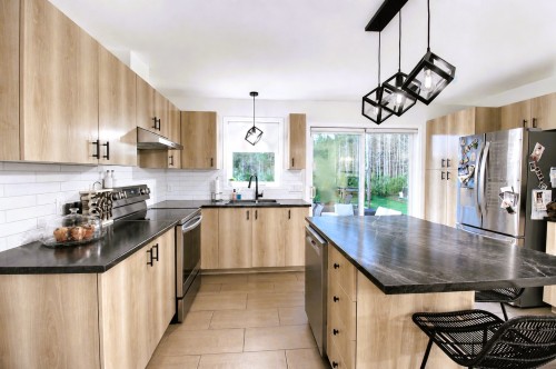 Cuisine - 208 Av. Roy, Saint-Jules, QC - Indoor Photo Showing Kitchen