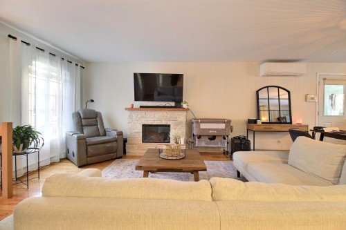 Salon - 208 Av. Roy, Saint-Jules, QC - Indoor Photo Showing Living Room With Fireplace