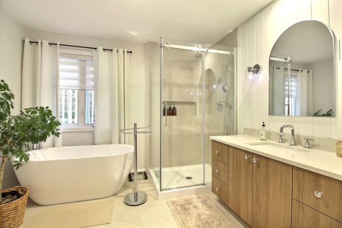 Salle de bains - 208 Av. Roy, Saint-Jules, QC - Indoor Photo Showing Bathroom