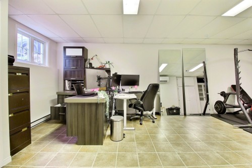 Salle familiale - 208 Av. Roy, Saint-Jules, QC - Indoor