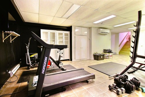 Salle familiale - 208 Av. Roy, Saint-Jules, QC - Indoor Photo Showing Gym Room