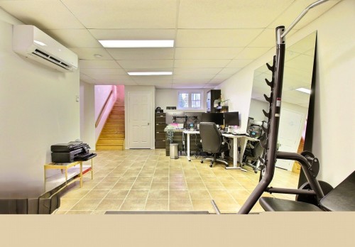 Salle familiale - 208 Av. Roy, Saint-Jules, QC - Indoor
