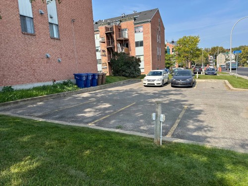Parking - 6-636 Av. Ampère, Laval (Laval-Des-Rapides), QC - Outdoor